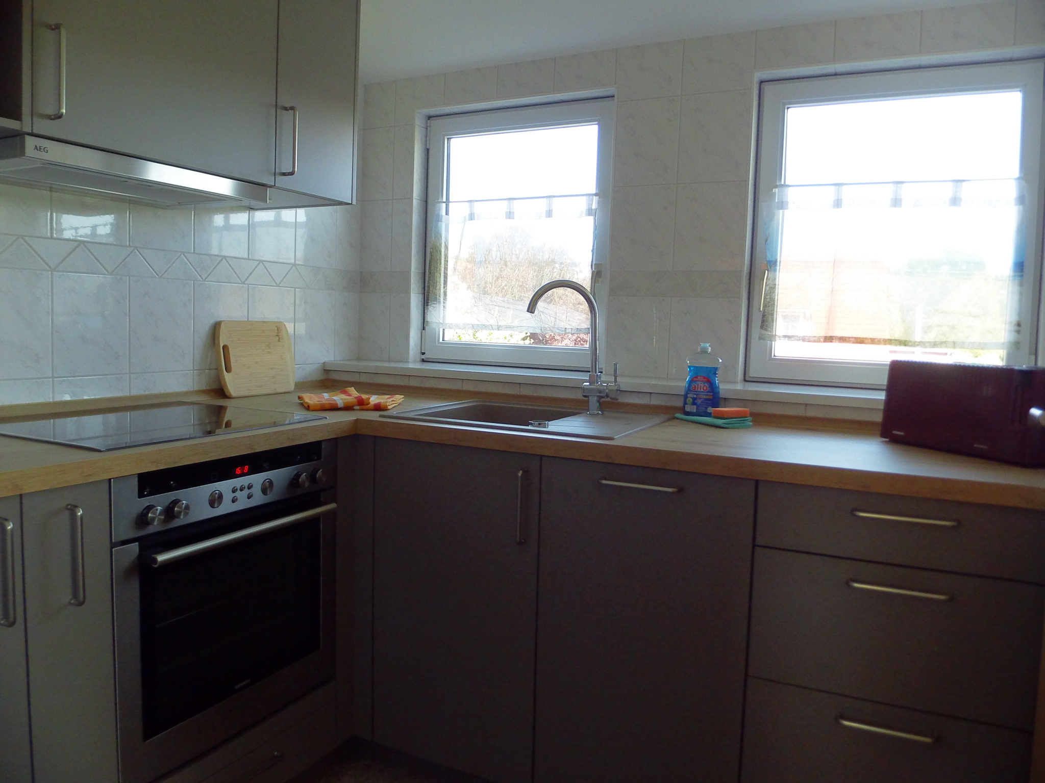 Blick in den Flur und in die K&uuml;che